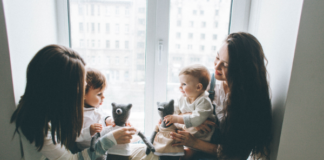 How to Make Mom Friends: 10 Tips and Ideas for Women