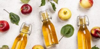 Apple Cider Vinegar Hair Rinse 101: 9 Tips and Recipes for Beginners
