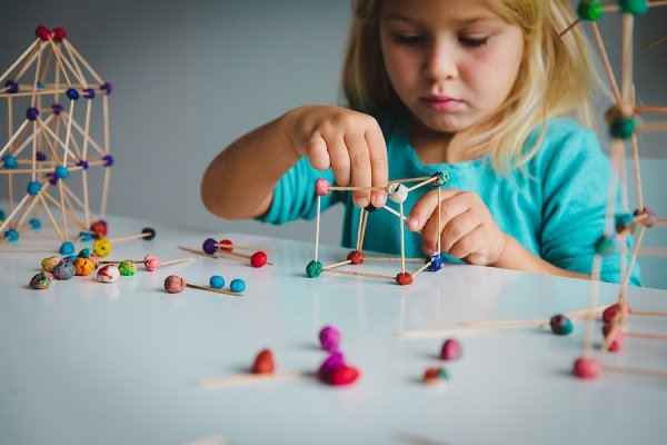 21 Engineering Activities for Kids | If you're looking fun, easy, and creative ways to get your kids or students excited about STEM learning, these engineering focused STEM challenges, projects, and activities are a great place to start! Whether you're looking for an excuse to learn outside in the spring or summer, need indoor activities for the classroom for the fall and winter months, these ideas are an awesome way to compliment learning at home too!