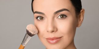 How to Apply Makeup to Oily Skin: 11 Tips & Techniques