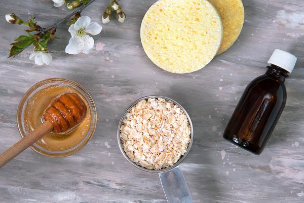 7 Natural Remedies for Shingles | If you're looking for natural treatments to manage the itching and pain of shingles, this post is for you! We're sharing some background information (what is shingles? what causes shingles? how can I prevent shingles?) as well as the best homemade DIY shingles relief treatments to help you feel better sooner. Whether you have shingles on the side of your torso or on your forehead, face, or neck, these tips work!