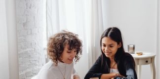 This Dating Expert Is Begging You To Stop Taking Advice From Your Friends—Here’s Why