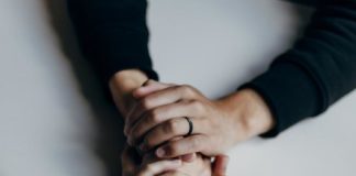 I Talked to Relationship Therapists About Ultimatums—Here’s What They Said