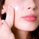 Quick Tips: Can moisturizing reduce puffiness in your face?