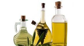 Oil Cleansing: Does Castor and Olive Oil Face Wash Really Work?