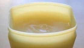 Why Petroleum Jelly Is a Great Moisturizer