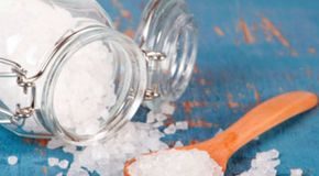 Is sea salt low in sodium?