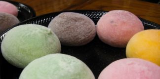 Gelatinous, Squishy Mochi Is Having a Moment