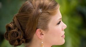 A Bride’s Guide to Taking Down Her Wedding Updo