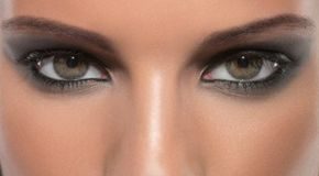 Choosing Dramatic Eye Makeup that Pops