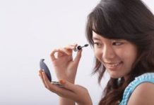 How does mascara extend your lashes?