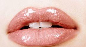 Why do lip plumpers sting?