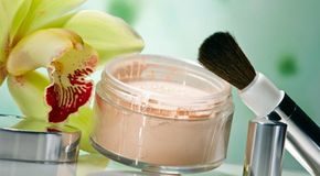 What are the ingredients in iridescent makeup?